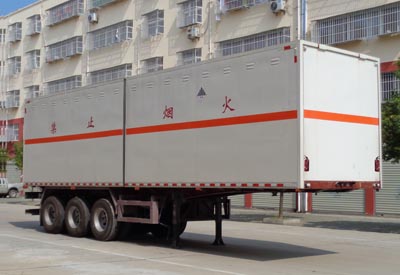 程力威牌CLW9400XZW型雜項(xiàng)危險(xiǎn)物品廂式運(yùn)輸半掛車(chē)