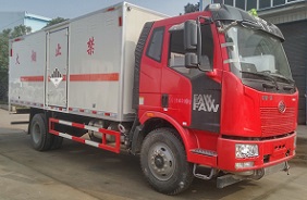程力威牌CLW5180XZWC5型雜項(xiàng)危險(xiǎn)物品廂式運(yùn)輸車(chē)