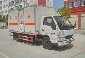 程力威牌CLW5043XZWJ5型雜項(xiàng)危險(xiǎn)物品廂式運(yùn)輸車