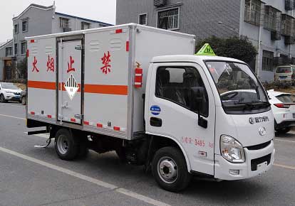 程力威牌CLW5032XZWSH6型雜項(xiàng)危險(xiǎn)物品廂式運(yùn)輸車