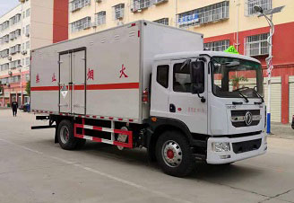 程力威牌CLW5180XZWE6型雜項(xiàng)危險(xiǎn)物品廂式運(yùn)輸車