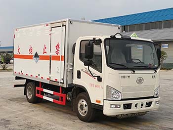 程力牌CL5040XZWC6型雜項(xiàng)危險(xiǎn)物品廂式運(yùn)輸車