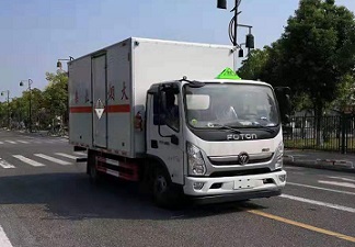 程力威牌CLW5081XZWB6型雜項(xiàng)危險(xiǎn)物品廂式運(yùn)輸車