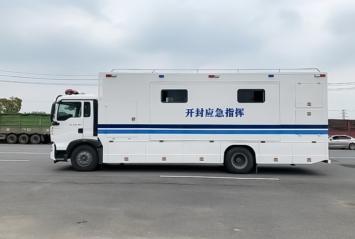 重汽豪沃通信指揮車