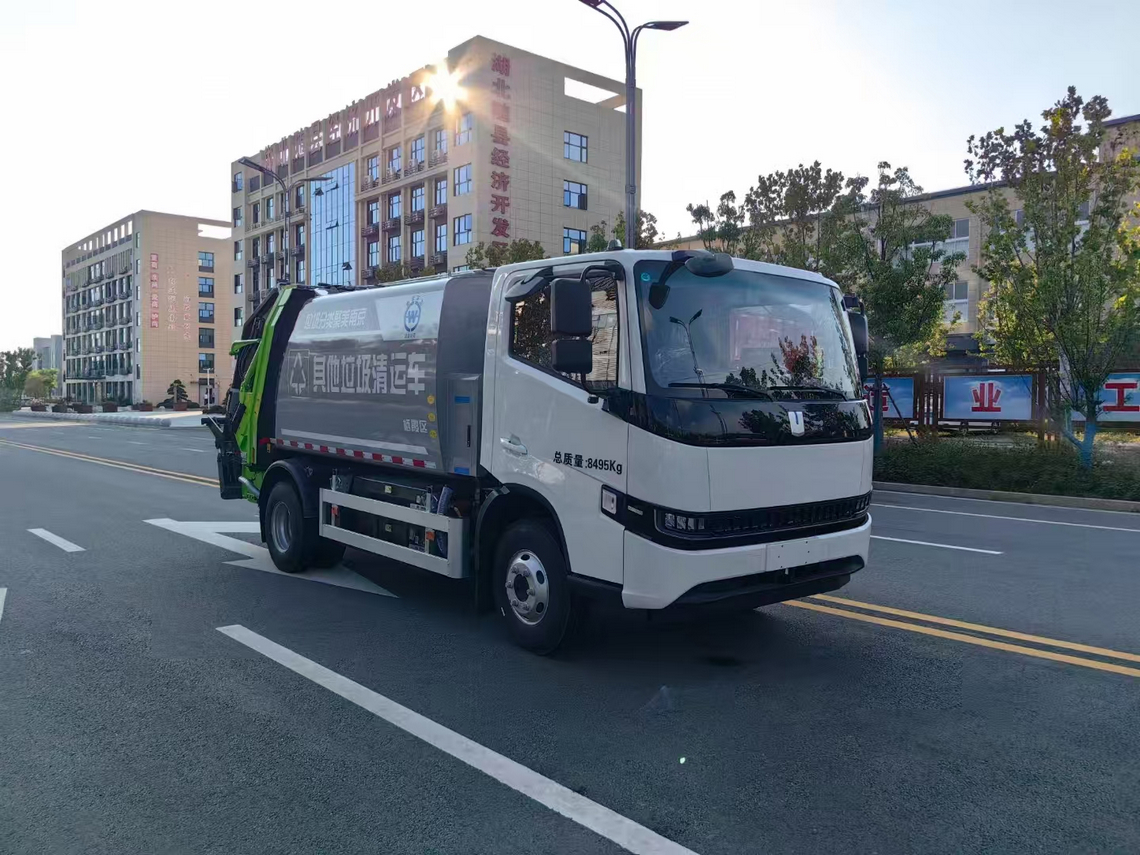6方吉利純電動(dòng)壓縮垃圾車