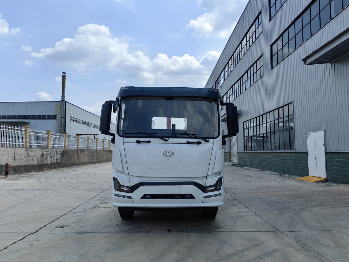 壹為純電動勾臂垃圾車
