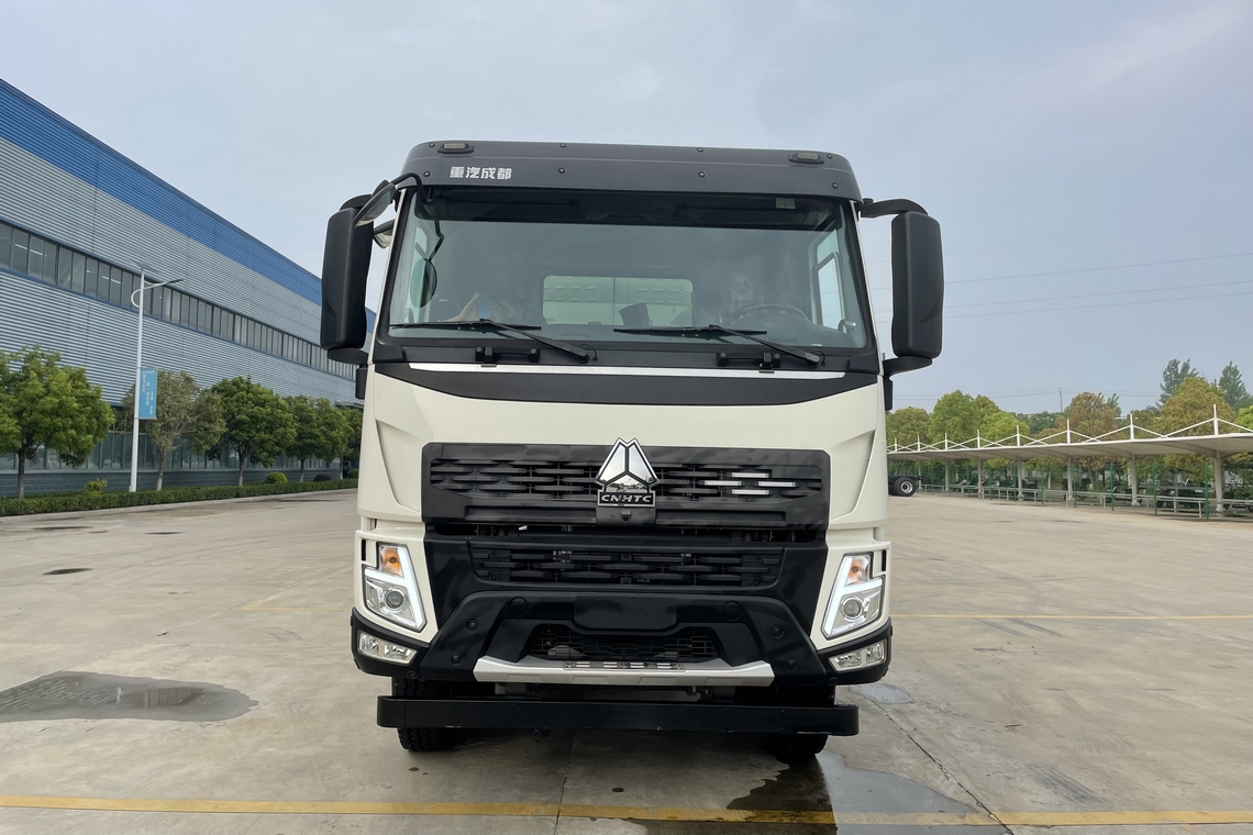 重汽純電動勾臂垃圾車