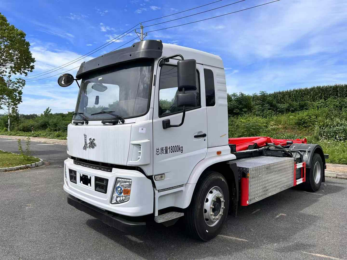 長征純電動勾臂垃圾車